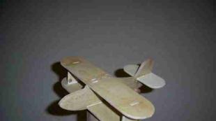 How to build a model airplane yourself