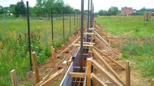 How to make a strip foundation for a fence