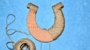 Do-it-yourself horseshoe made of thread Cardboard horseshoe template drawing
